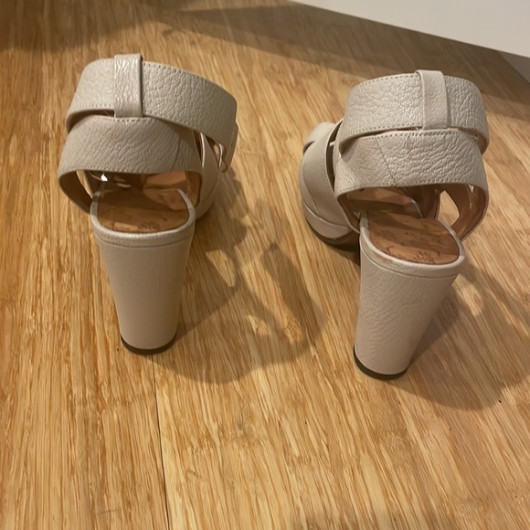 Never worn ! - Picture 2 of 3